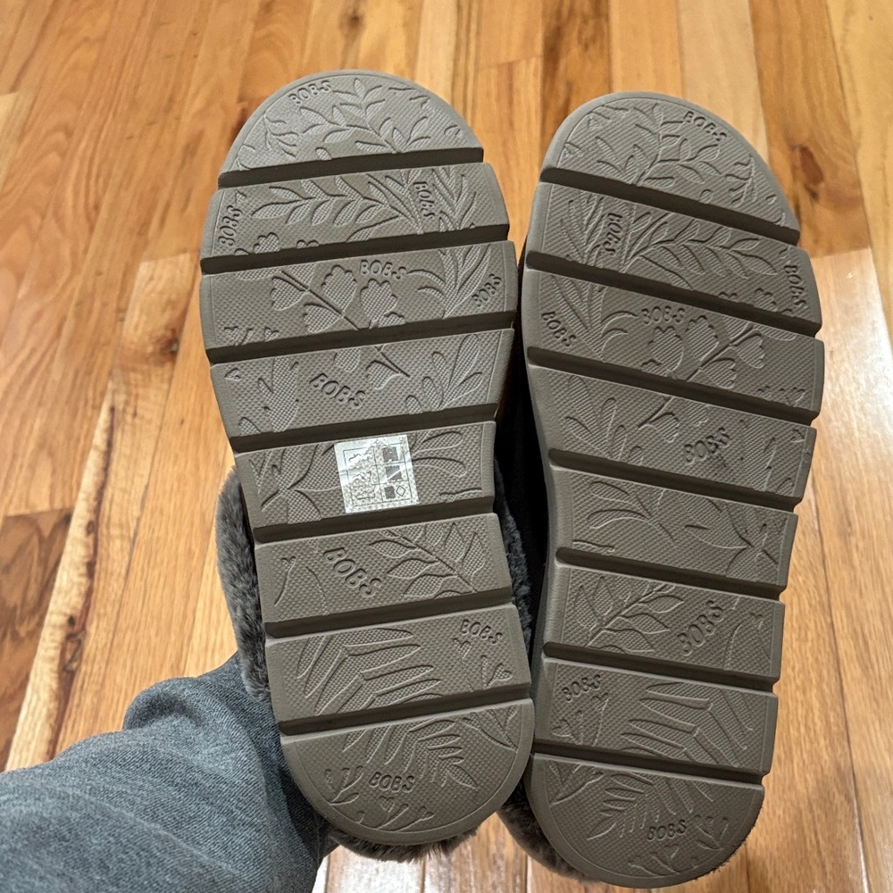 NWOT Bobs For Skechers Chocolate Faux Fur Slippers - Picture 8 of 9